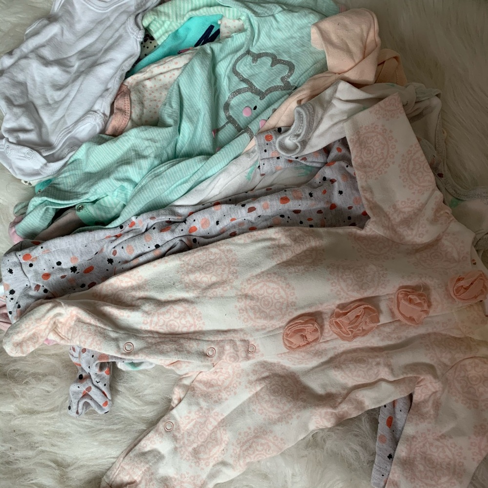 10 Onesies slightly stained - Picture 2 of 3